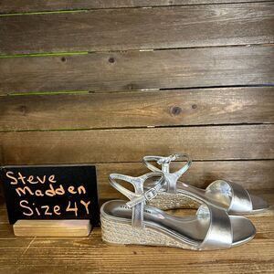 New NWOB Big Kids‎ Steve Madden Silver Espadrille Wedge Heeled Sandals Size 4 Y